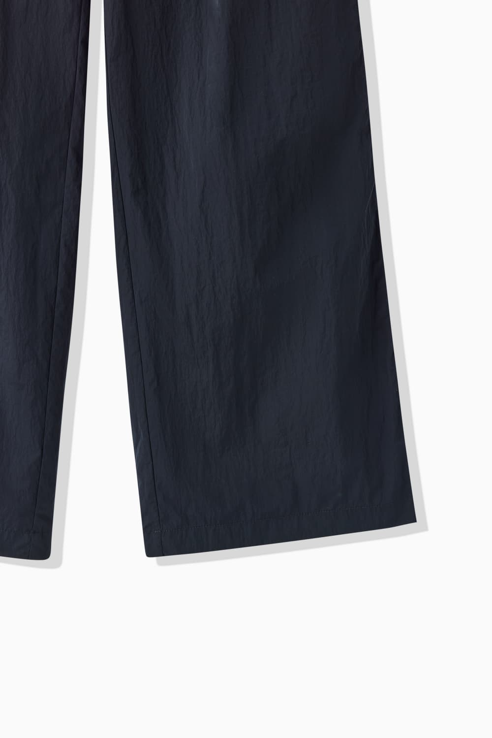 GATHER NYLON PANTS