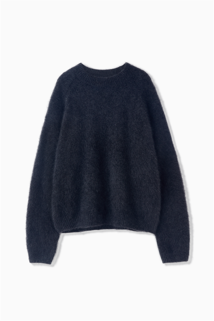 RACCOON CREW KNIT