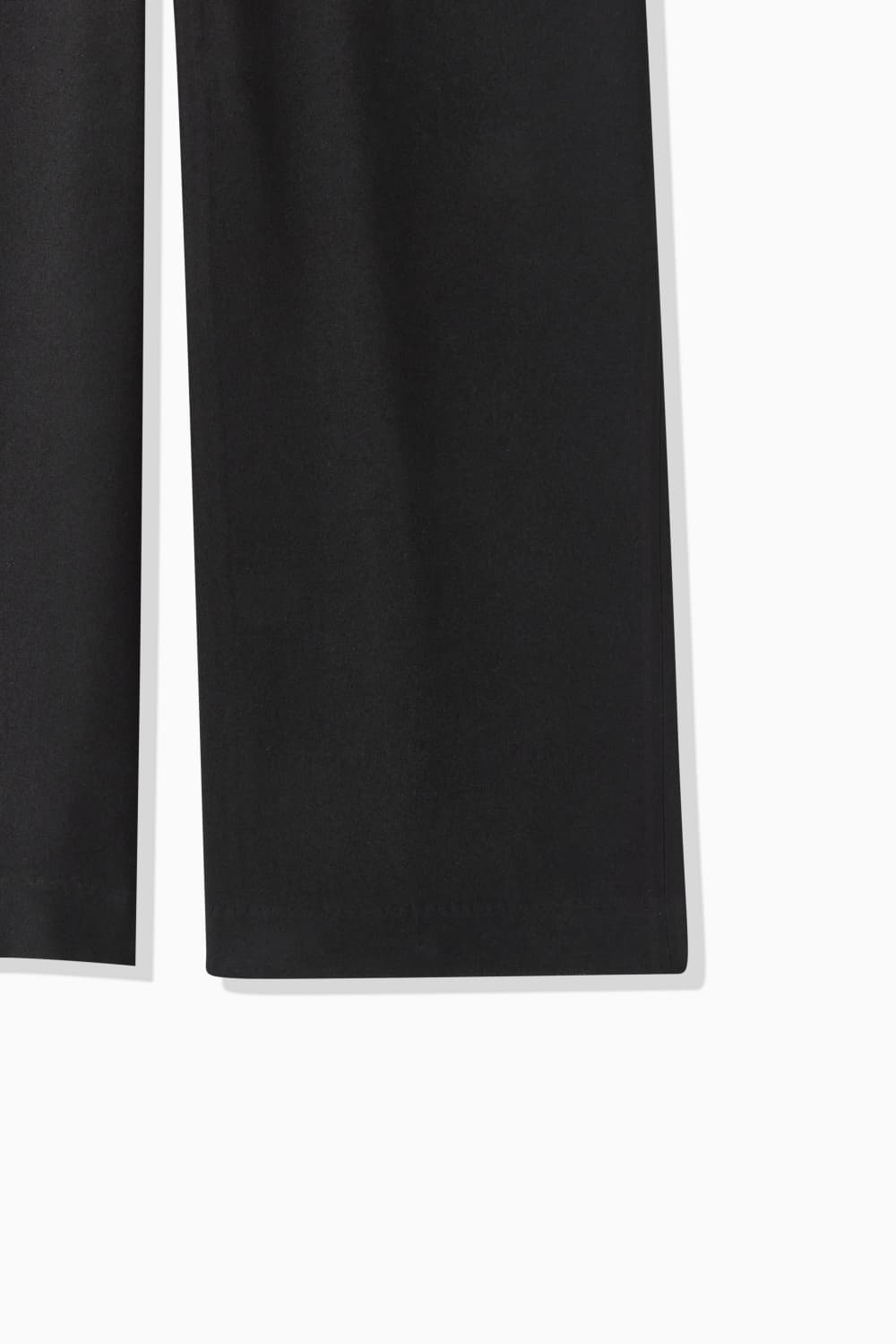 BACK SATIN JUMPSUIT